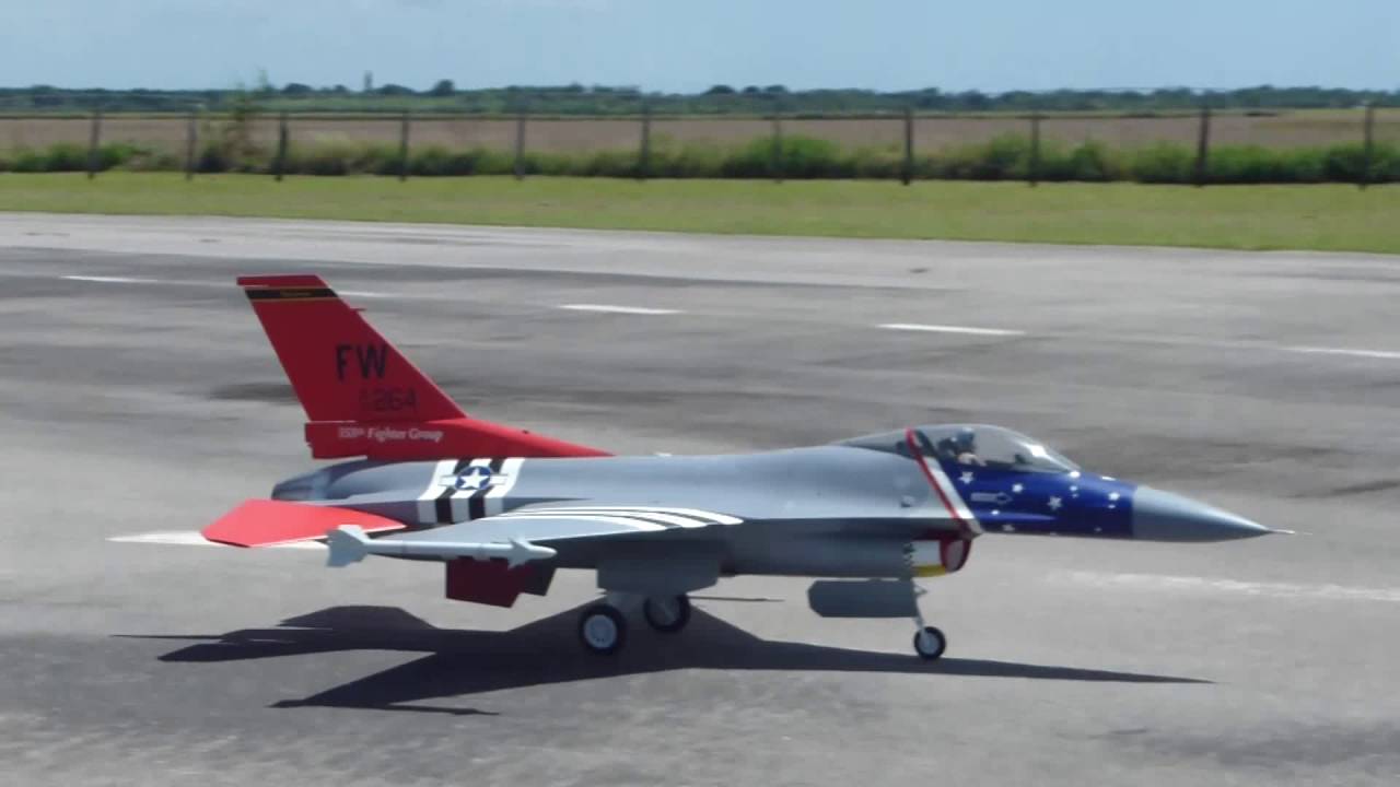 F-16 RC jet  Escala gigante!, piloto John, en Mako's Miami