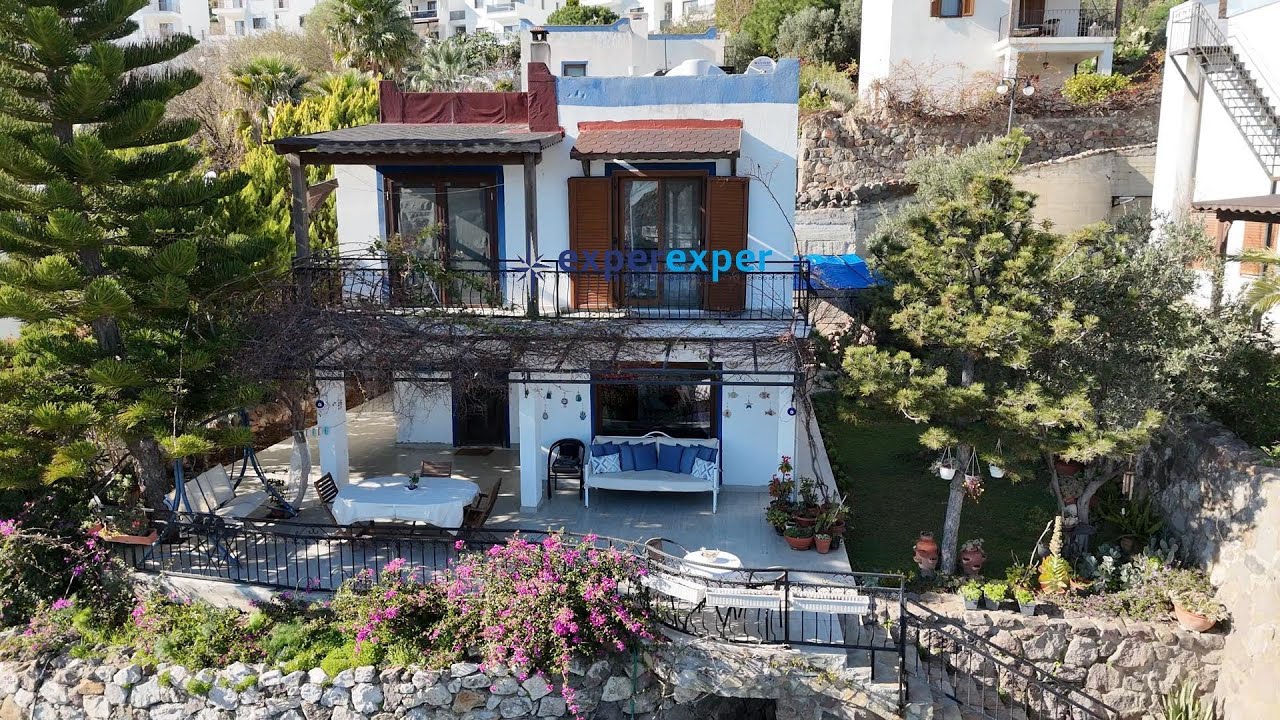 Bodrum Gündoğan'da Site İçinde Deniz Manzaralı Bahçeli Satılık Müstakil Villa