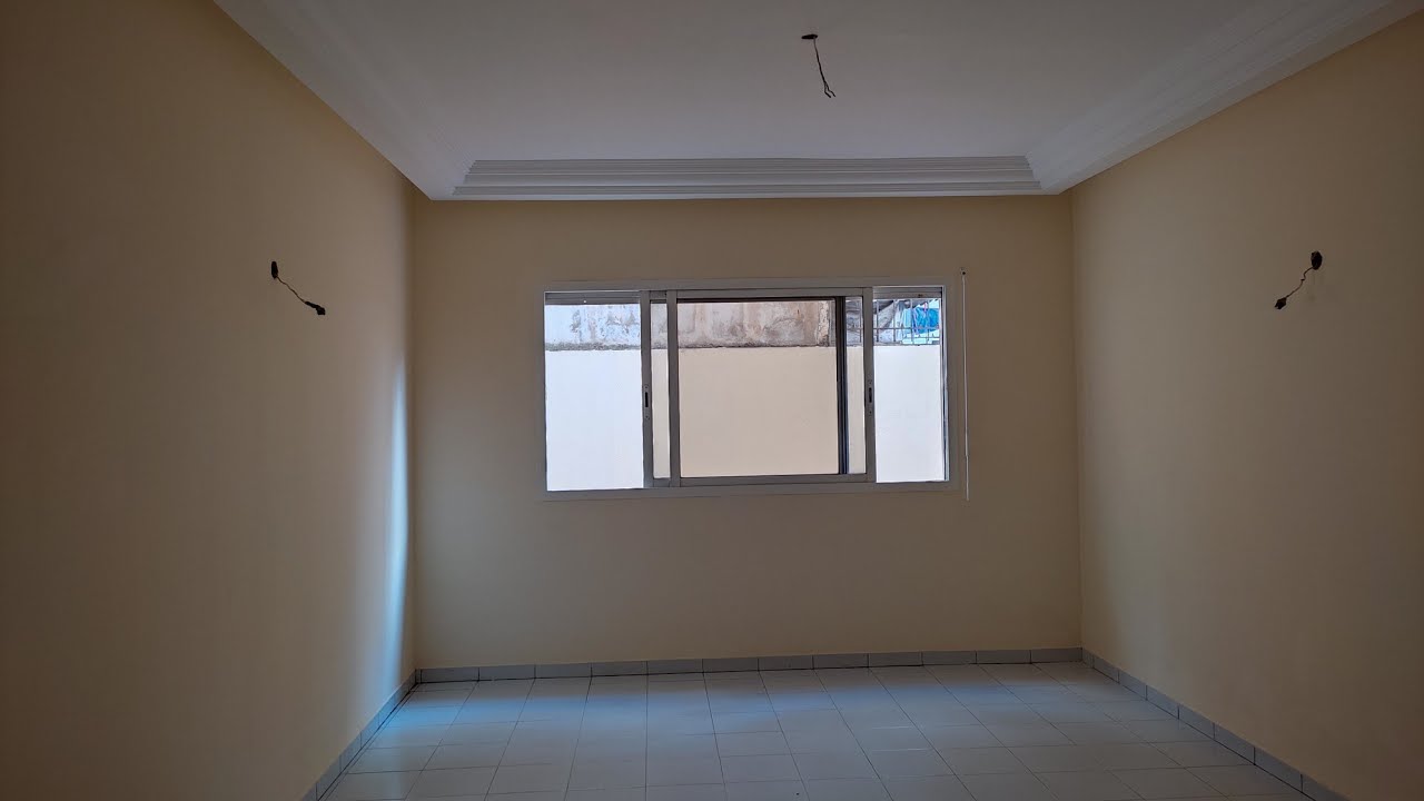 شقة للبيع في الدارالبيضاء بوركون فيها 102كين السانسور والكراج للتفاوض 0703899663