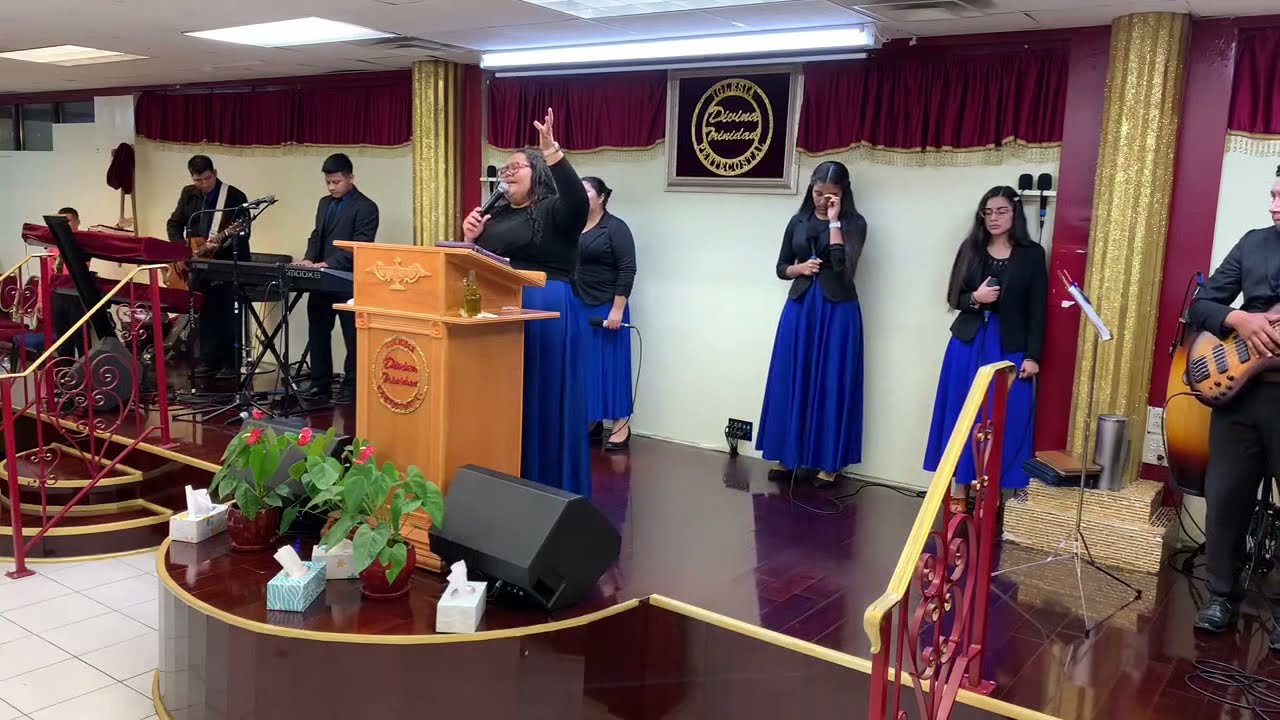 Iglesia Pentecostal Divina Trinidad Servicio Evangelistico