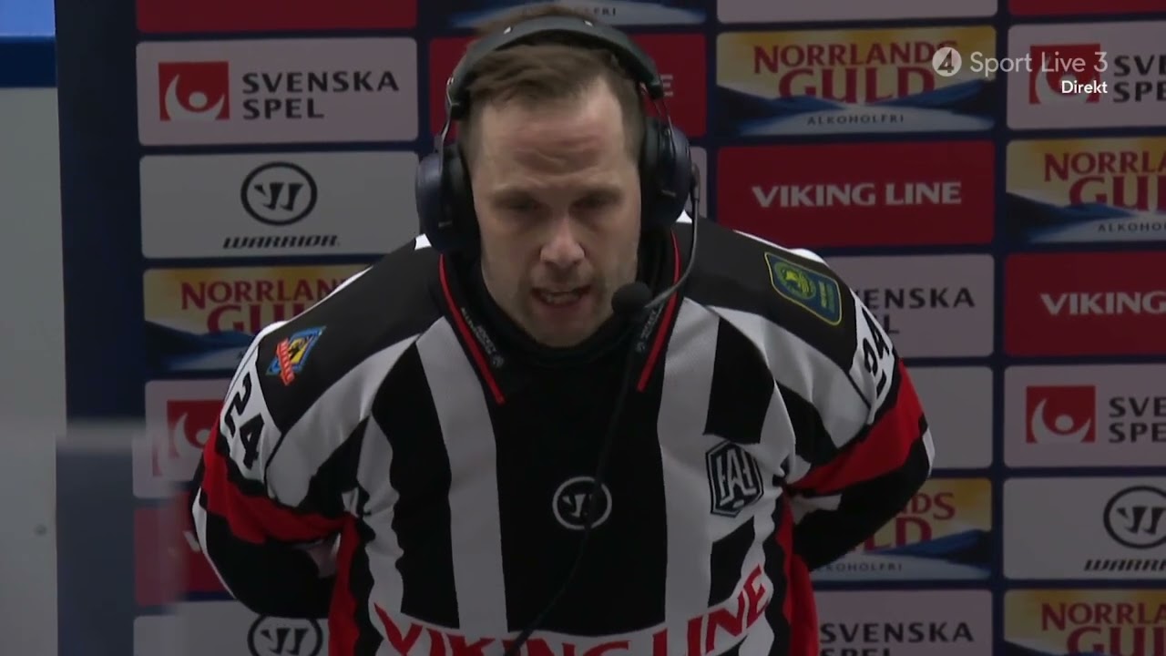 Viktor Liljegren tacklar målvakten | Södertälje SK - Västerås IK
