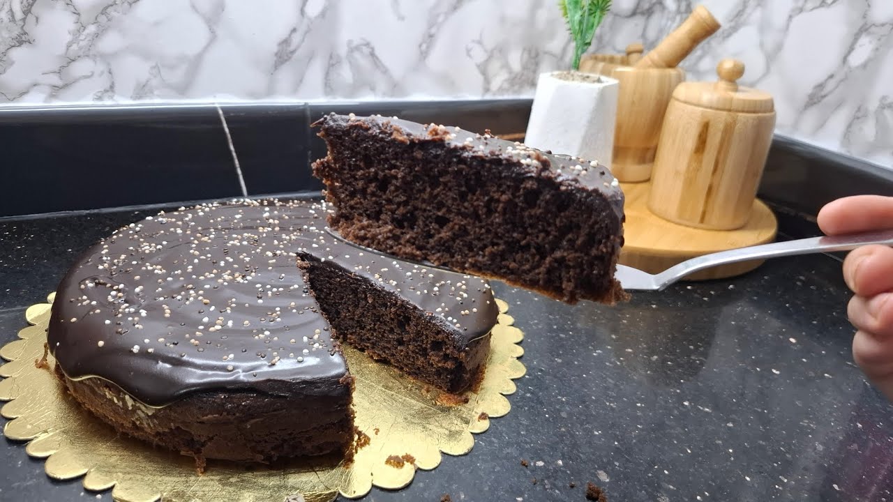 كيكة شكولات 🍫 في الخلاط الكهرباء توجد في 10د بدون أواني ولا تعب سهل اقتصادية بقدير موجود 😋