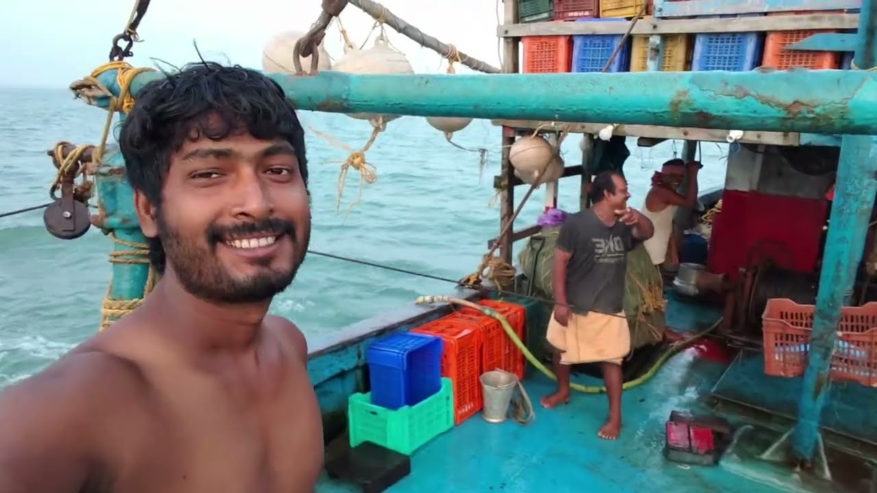 ସମୁଦ୍ର ଭିତରେ ମାଛ କାମ ପୁଣି ବଡ଼ ଟ୍ରଲର ବୋଟ || ବହୁତ କଷ୍ଟ କାମ ସମୁଦ୍ର ଭିତରେ ମାଛ ମରା |#fishing H Magu Vlogs