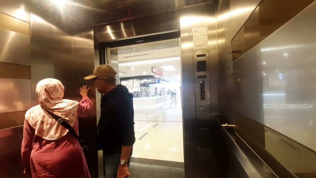 Hitachi Elevator at 1 Utama Shopping Centre Bandar Utama, Selangor, Malaysia (Old Wing)