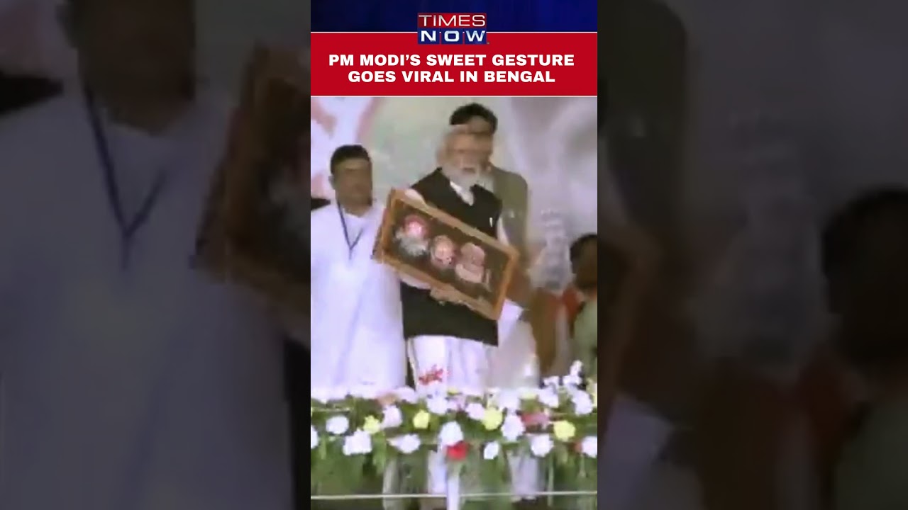 PM Modi Receives Special Gift From A Little Girl In CM Mamata&rsquo;s Turf In West Bengal #lordjagannath