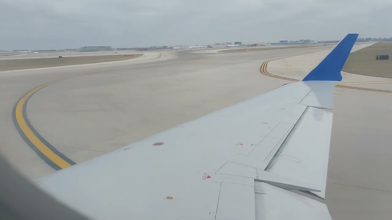 United express crj900 takeoff from Chicago O'Hare
