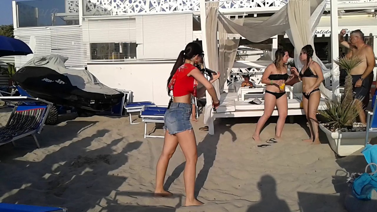 Chiara Conte  fantastica violinista suona la pizzica salentina
