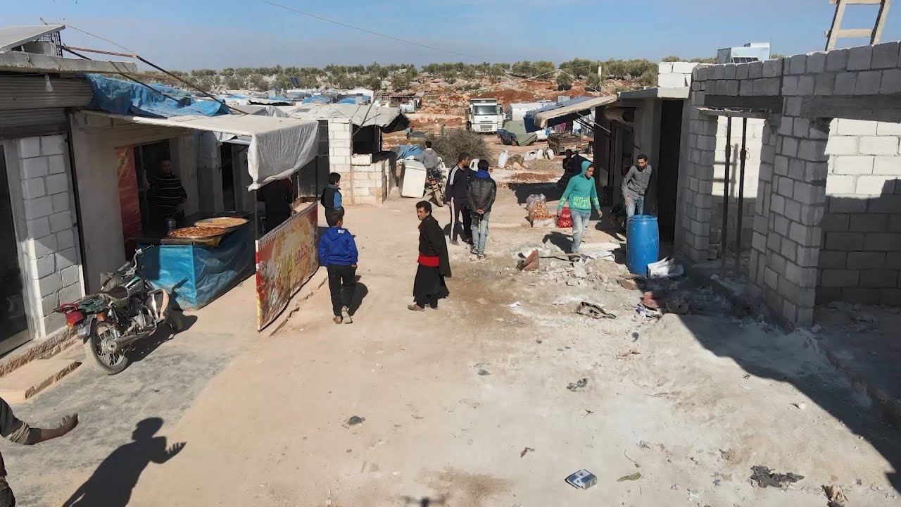 أهالي كفرنبل يستعيدون ذكريات مدينتهم