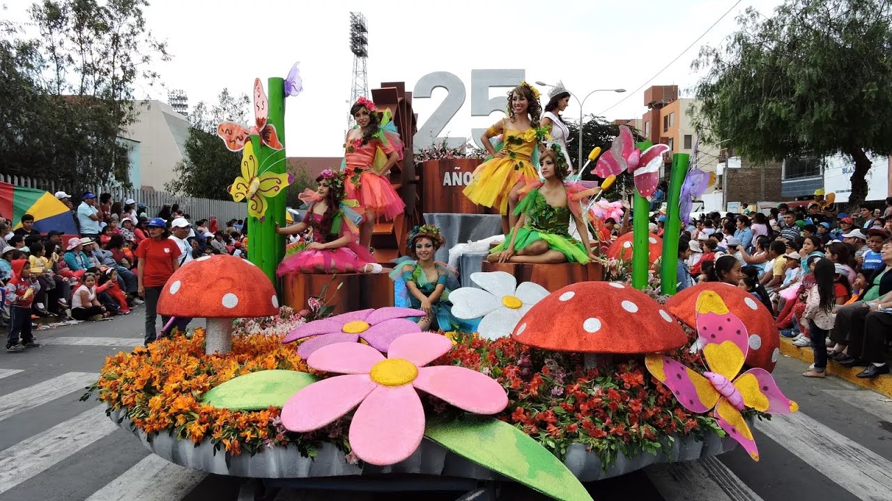 Reinas y carros alegóricos en el Corso de Primavera Trujillo 2016