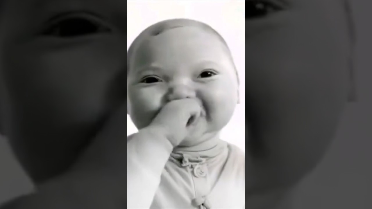 Dayum this Baby actually chill asf 😳 