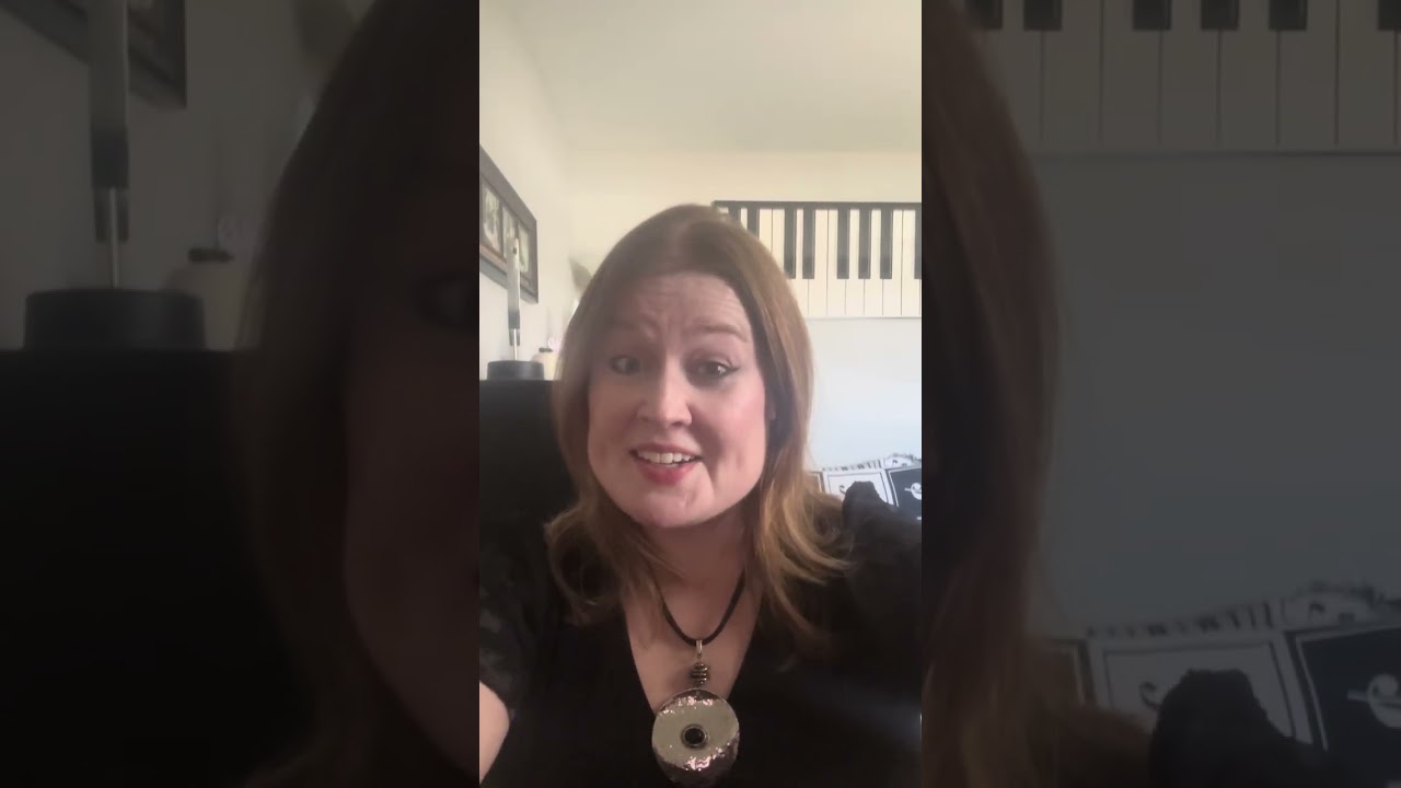 Famous Singers That Are CAT PEOPLE!