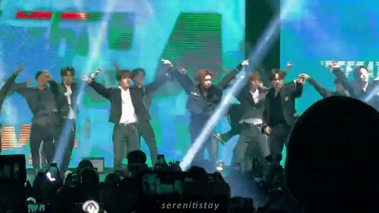 [FANCAM] Victory Song @ Stray Kids UNLOCK in LA 200216