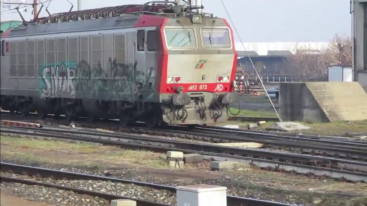 LOC . E 652 073 Mercitalia in partenza da  Novara Boschetto