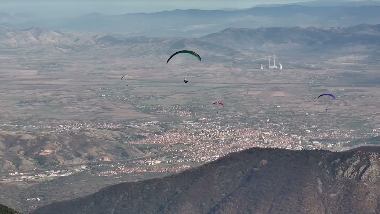 Tv Tera Bitola   Paraglajding letovi od Antena na Pelister po povod praznikot na Bitola 03 11 2025