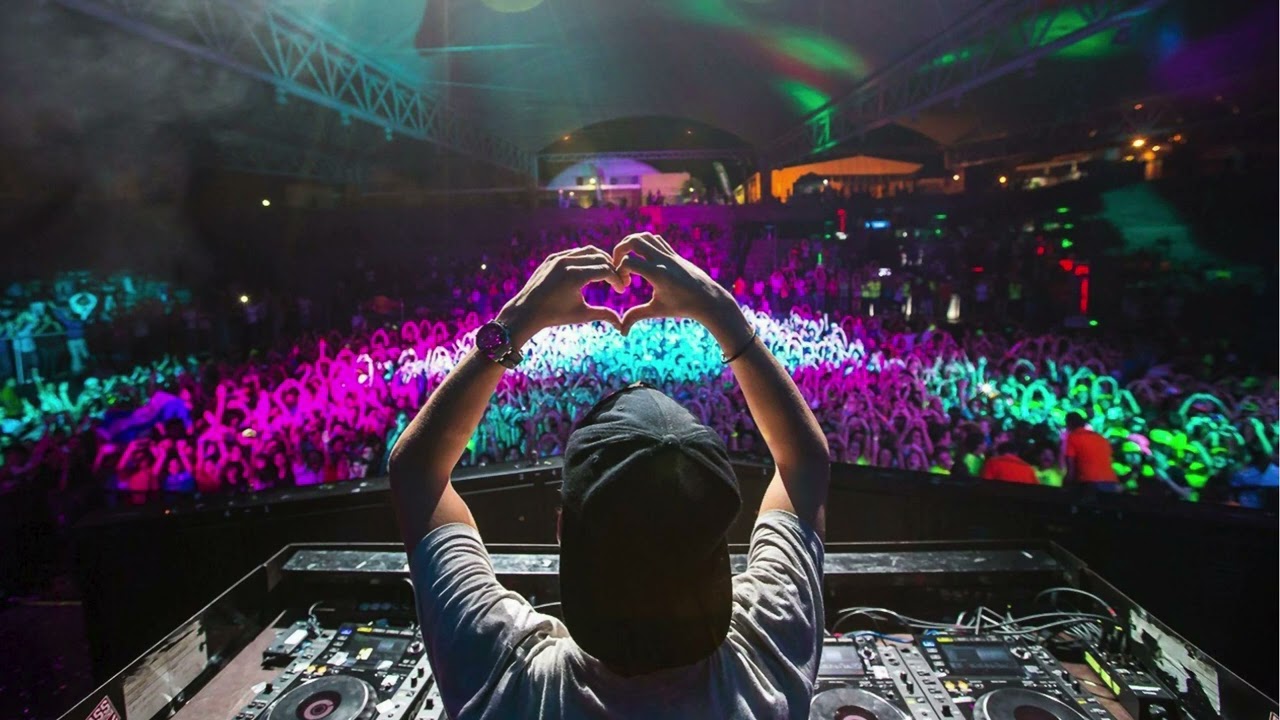 Avicii - Legend is born (MissionCloudyRemix)