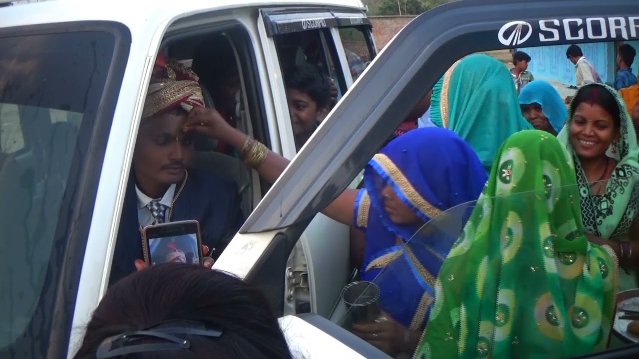 ससुराल जाने से पहले दूल्हे के मम्मी द्वारा दूध पिलाया जाता है।।। हमारी संस्कृति हमारी परम्परा