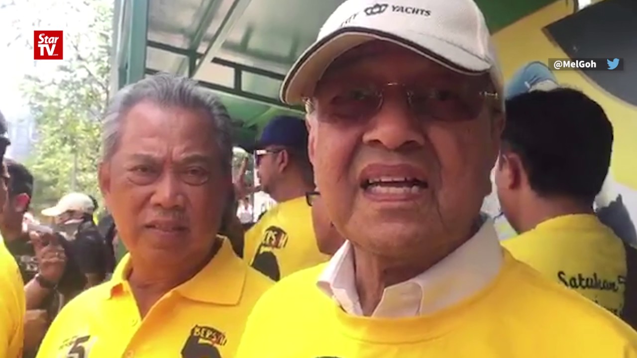 Bersih 5: Tun M joins rally-goers in Bangsar