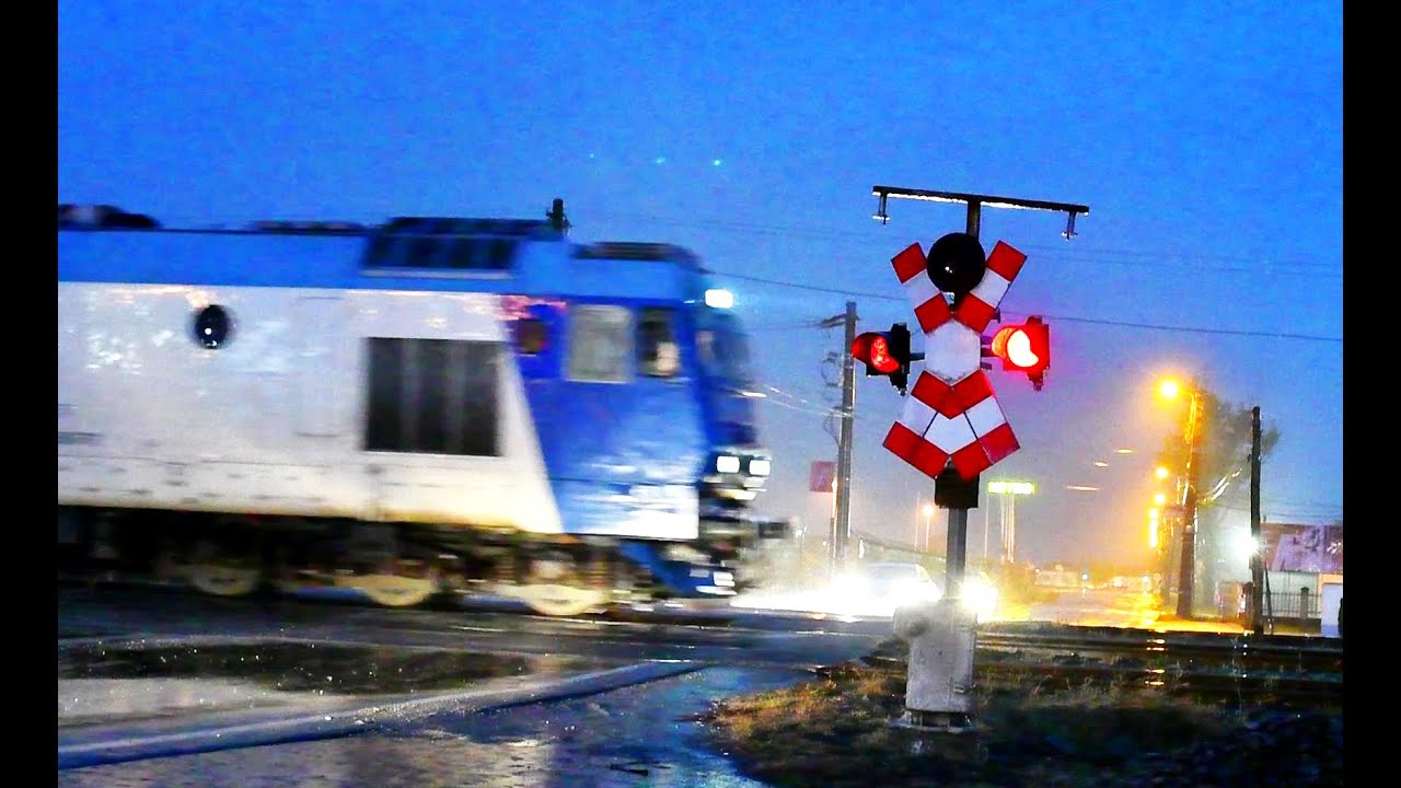 Romanian railroad crossing || Trecere de cale ferată în Romania
