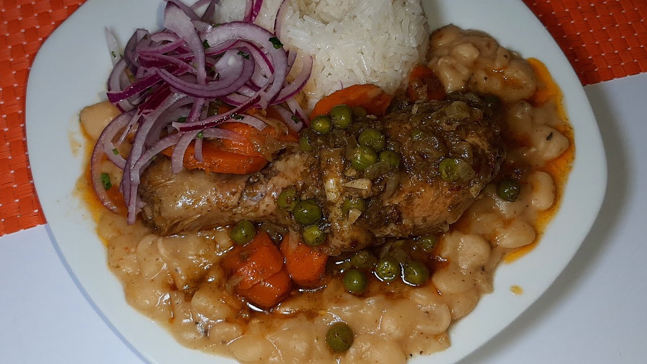 Seco de Pollo con frejoles (comida Peruana)