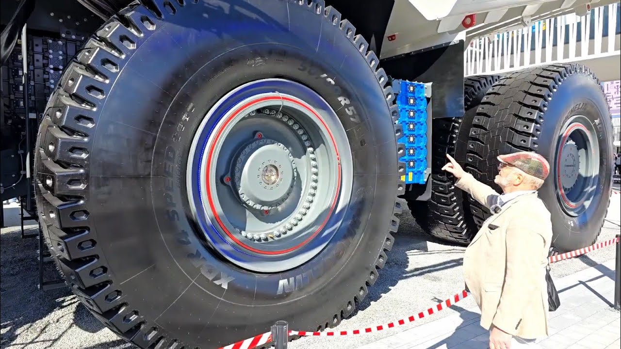 bauma 2025 Directors Cut: Mega-Messe, Mega-Wetter, Mega-Exponate!