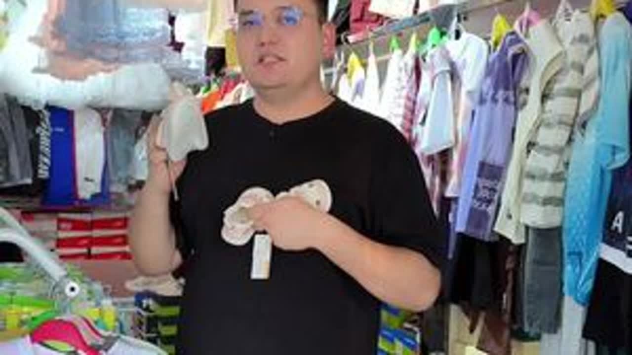 采访童装店美女老板