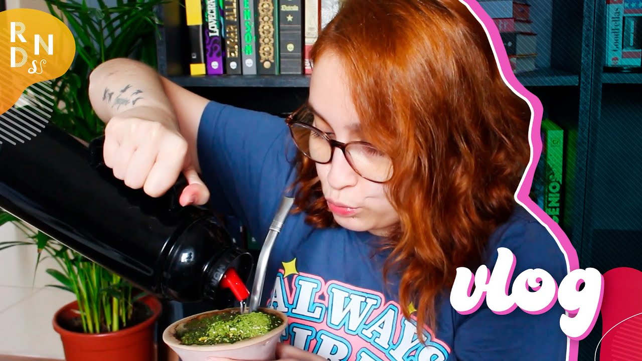 Lendo&Vlogando #116: TEVE CAOS, TRETA, UNBOXING, BATOM E COMIDA | Resenhando Sonhos