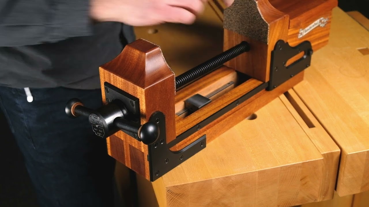 Benchcrafted Carver's Vise