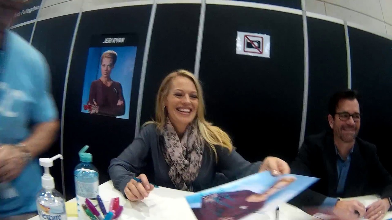 Jeri Ryan autograph signing - Vienna Comic Con 2016