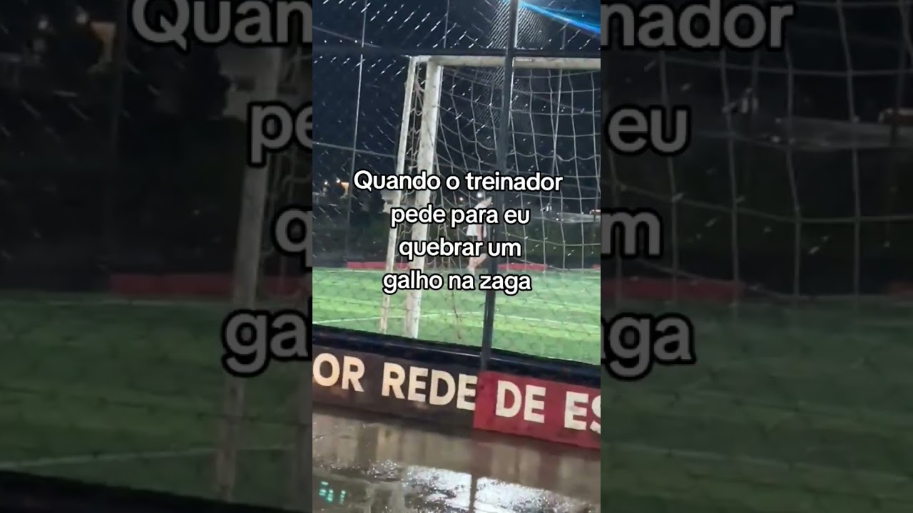 Treinador pedindo para quebrar um galho na zaga!