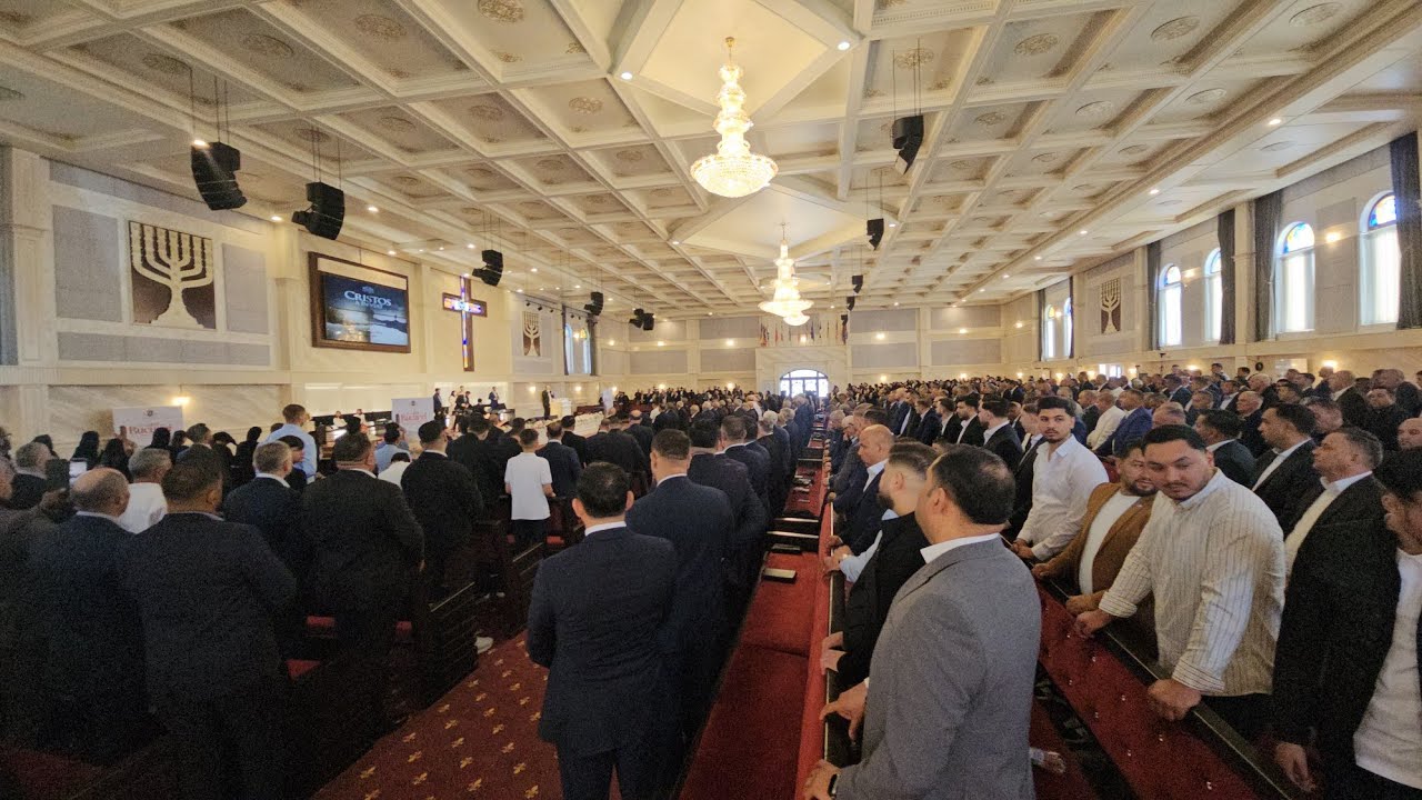 HRISTOS A ÎNVIAT!! Prima zi de Paști în biserica 