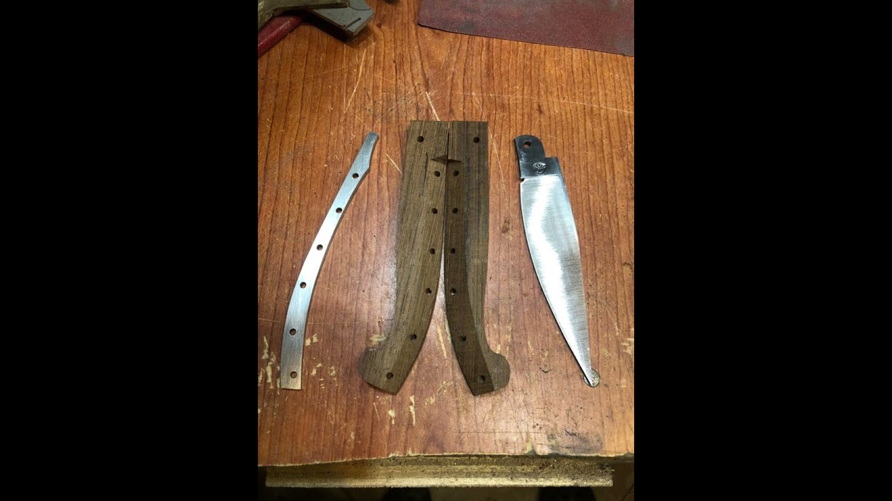 Realizzazione di un coltello sardo con fasi di lavorazione