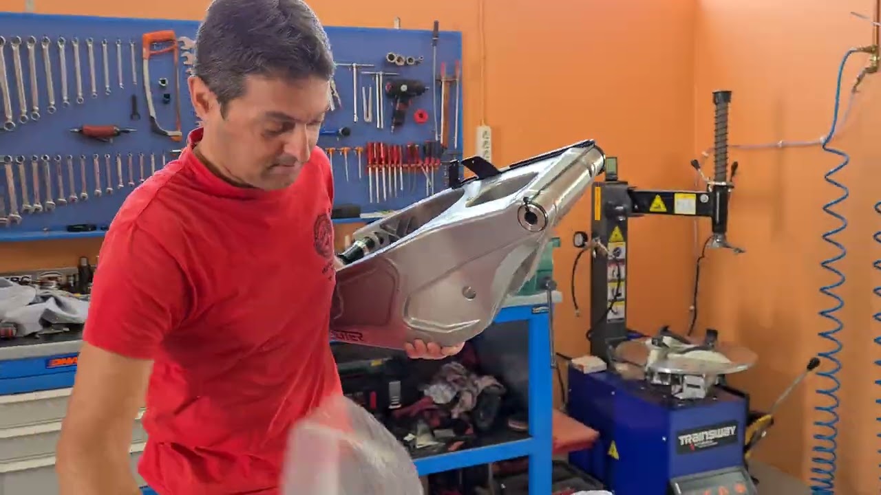 Jimk7 -   UNBOXING Suter Swingarm Racing (World SBK) for Suzuki GSX-R 1000 2017 - 2022
