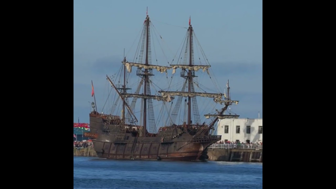 Ein Piratenschiff im Hafen? – Diese Galleone lässt Träume wahr werden! 🏴‍☠️⚓