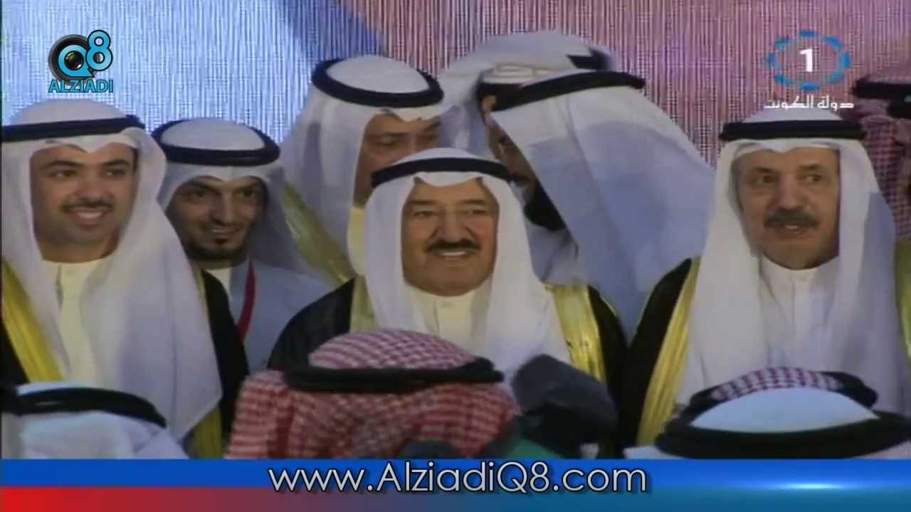 سمو أمير البلاد يلعب 