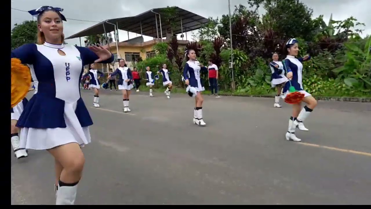 Banda de Paz y Bastoneras - U.E. Pérez Pallares - Desfile en Andoas 2023