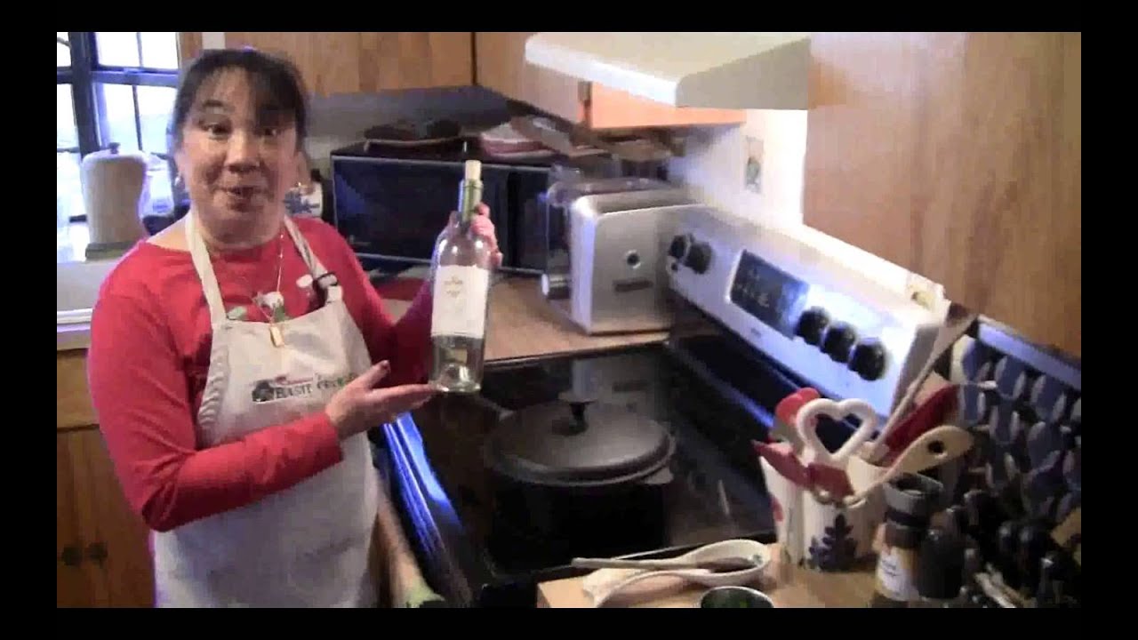 Steamed Clams in White Wine Sauce with Sweet Basil