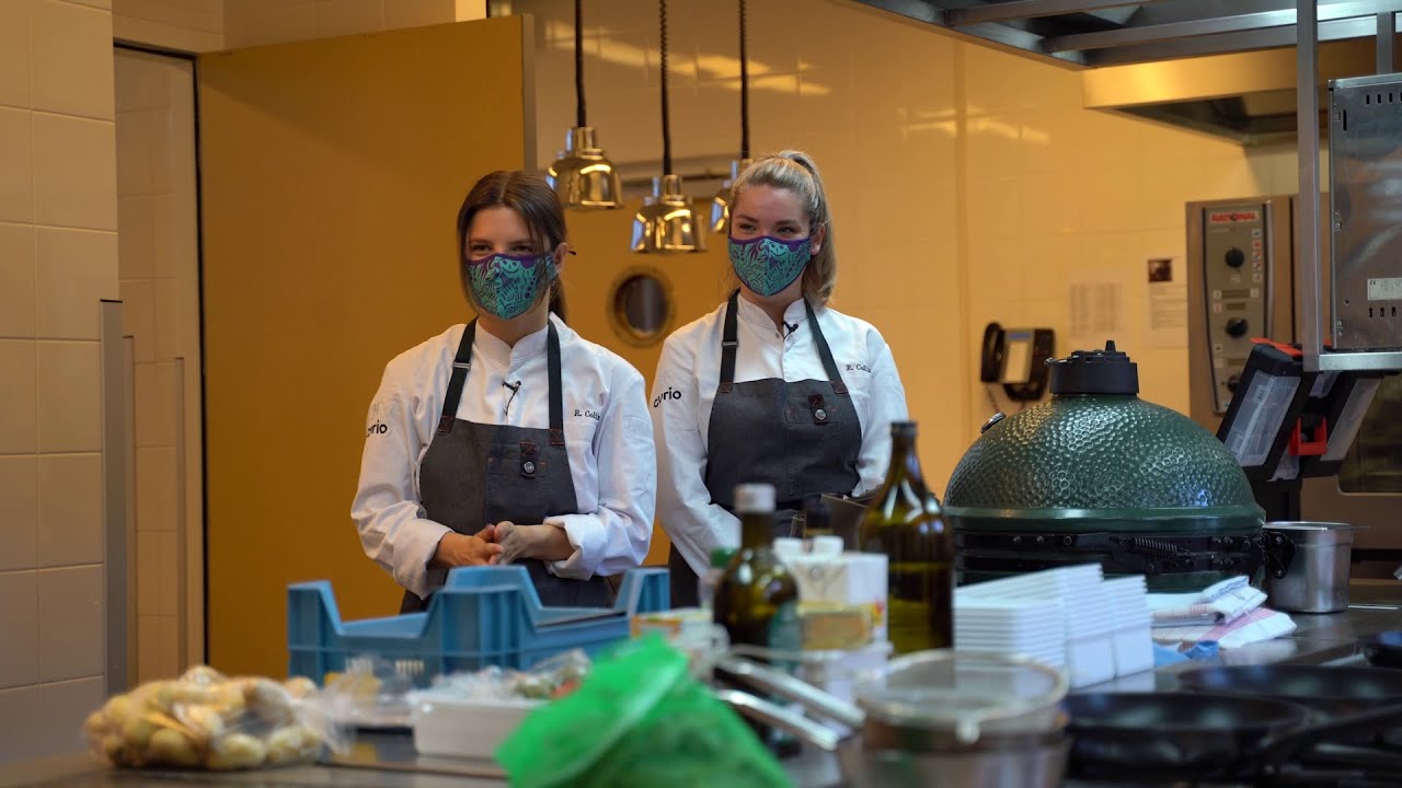 Demi en Dagmar op bezoek bij mbo-opleiding zelfstandig werkend kok van Curio