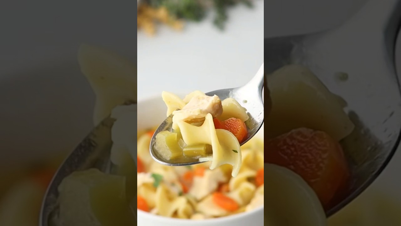 Быстрый и простой куриный суп с лапшой в мультиварке.