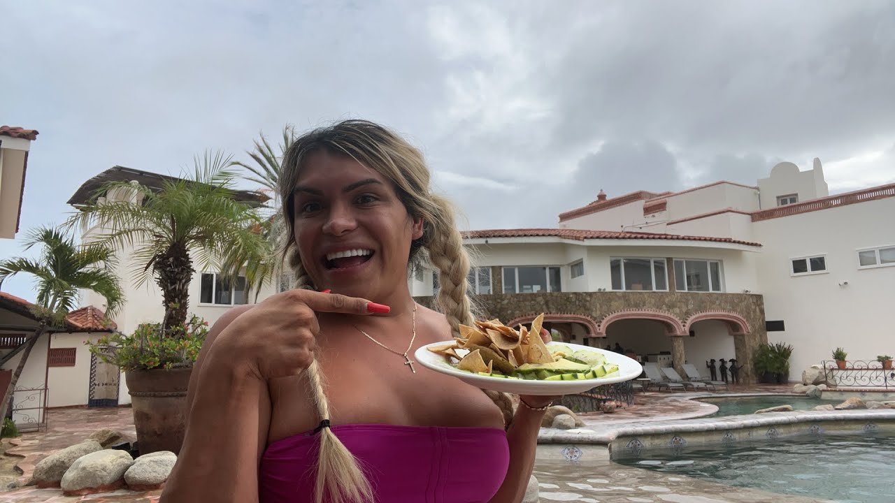 Por fin en mi país estamos en los cabos venimos a trabajar vamos a platicar un rato de alberca