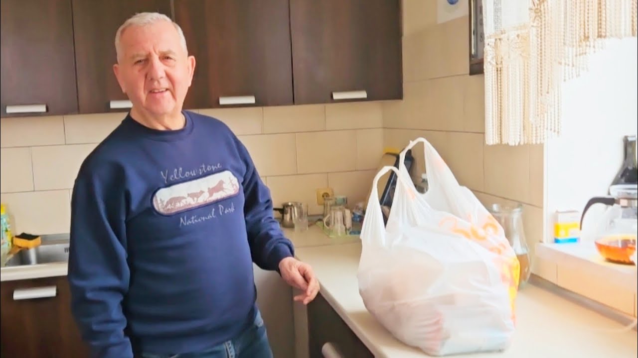 Наше Воскресенье. Дедушка и бабушка привезли нам еду. Детки приболели... 