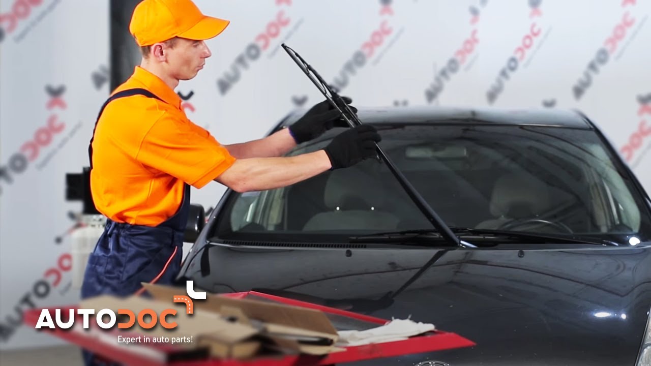 Comment replacer des essuie-glaces avant/arrière sur une TOYOTA PRIUS 2 TUTORIEL | AUTODOC