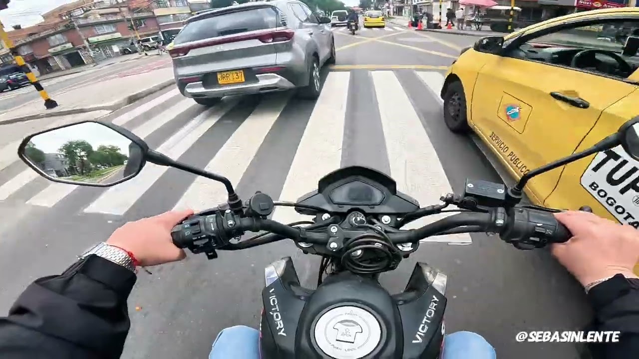Olvídate de la gasolina: ⛽❌ La moto que está DESTROZANDO el tráfico de la ciudad 👀