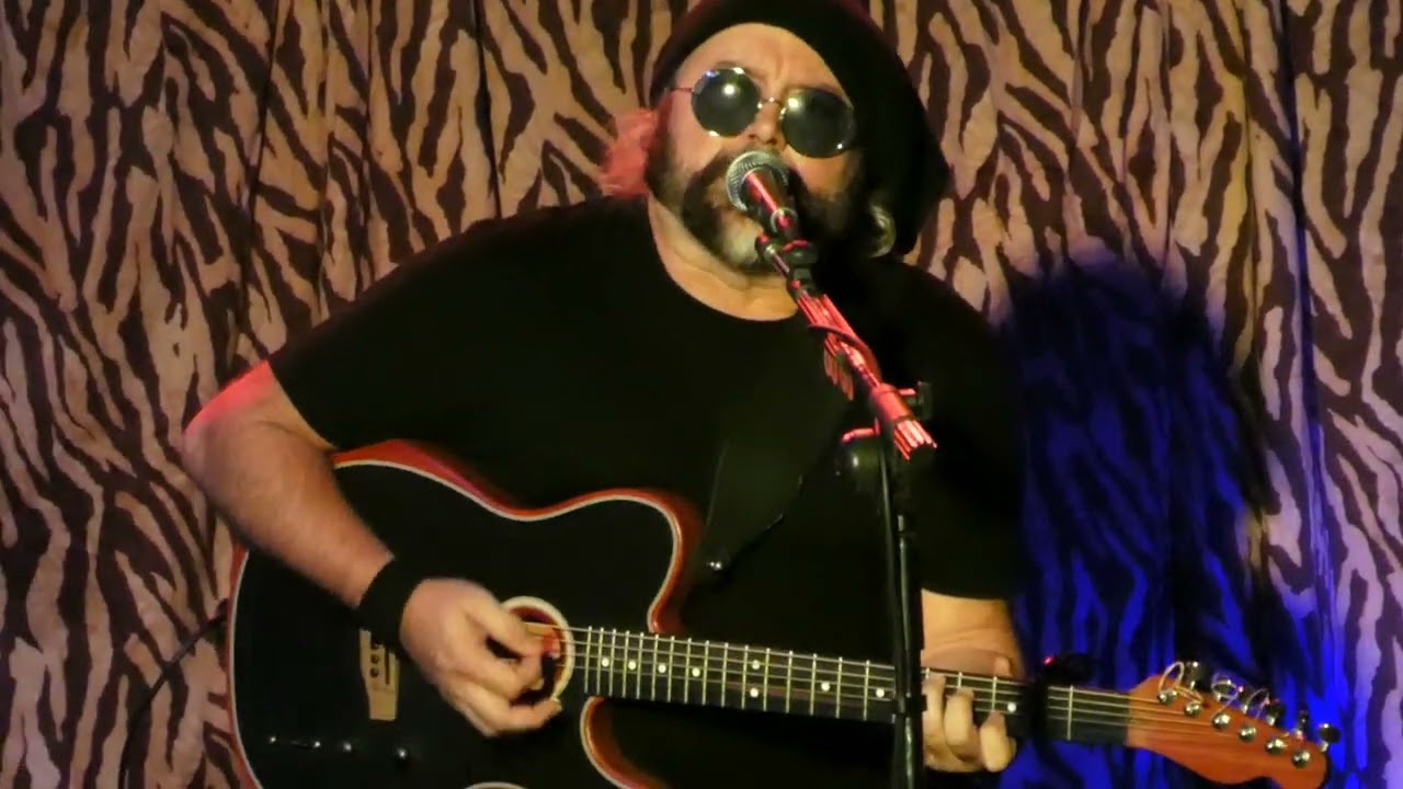 Carlos Varela - El niño, los sueños y el reloj de arena [sala La Salà, Valencia, 23-9-22]