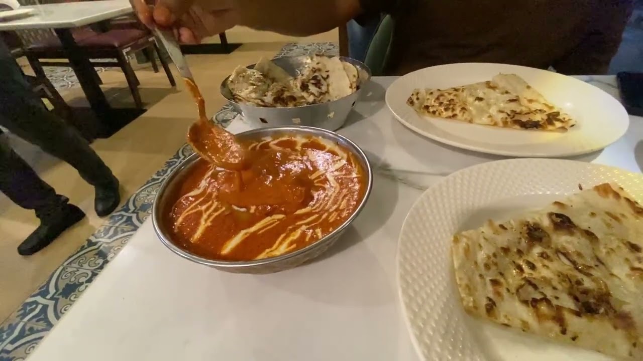 Butter naan 🫓 with butter chicken 🐔 in famous Peshawar restaurant in Hyderabad 