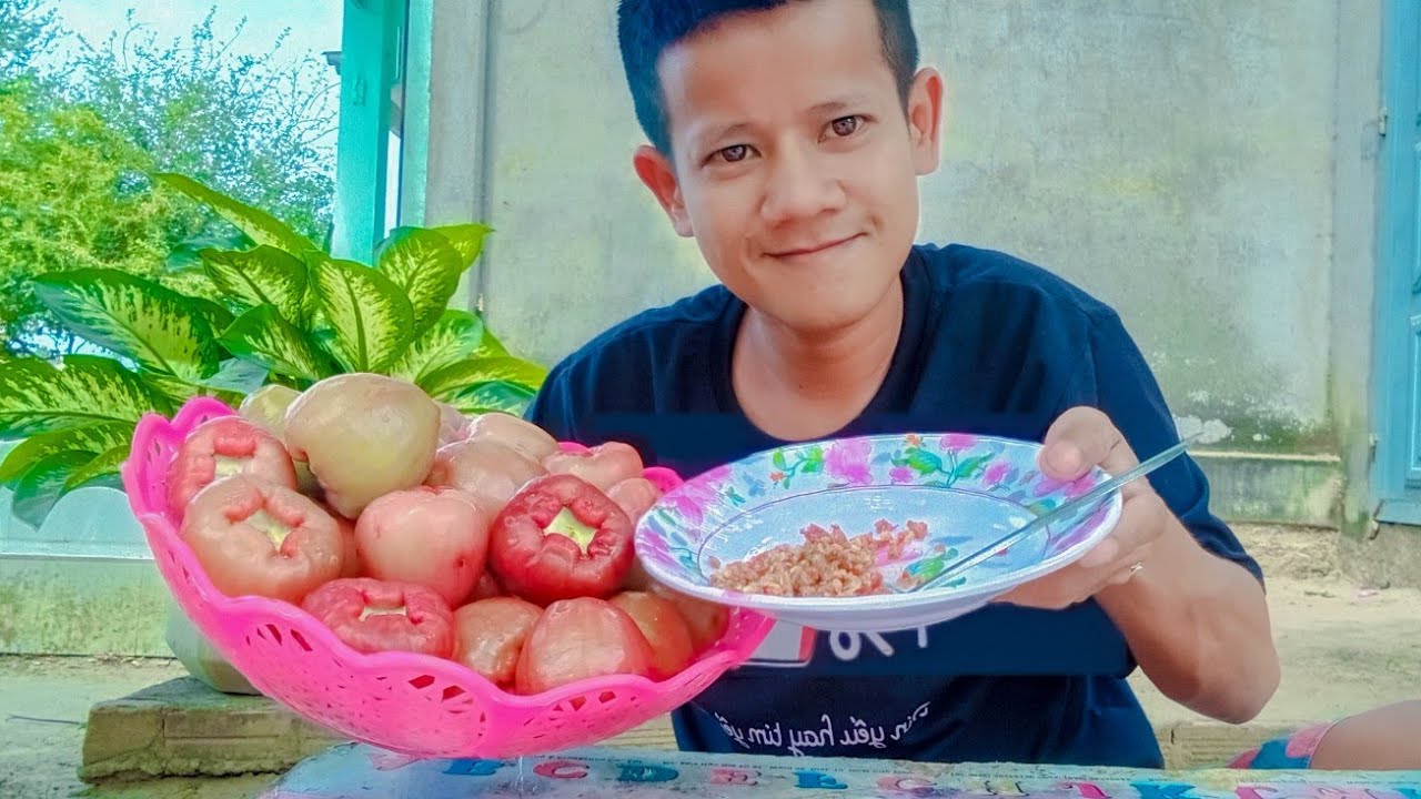 Mận Chấm Muối Ớt Si&ecirc;u Cay #huyvlog #huytihon