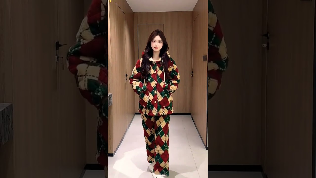 Wear this when it gets colder; this three-layer quilted robe is both skin-friendly and warm