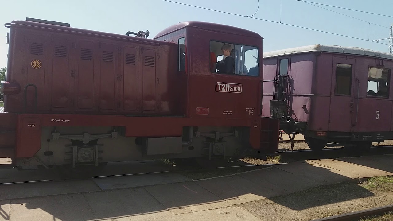 Rozjezd T211 ze stanice Jaroměř
