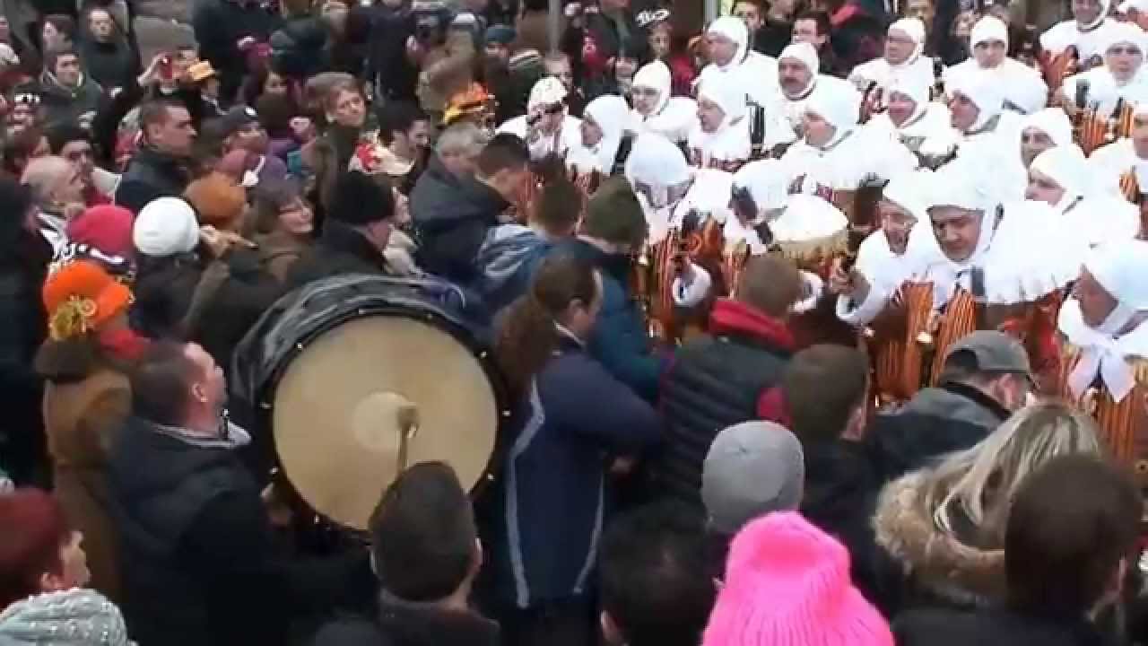 binche carnaval 2015 les réguénaires hotel de ville et dernier avant - dîner