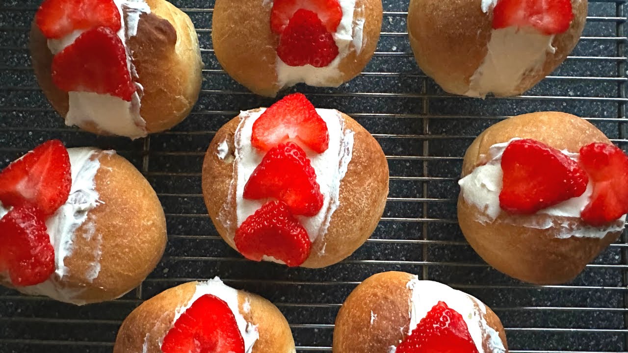Testing The Bake Off DEVONSHIRE SPLITS Recipe - RELAXING