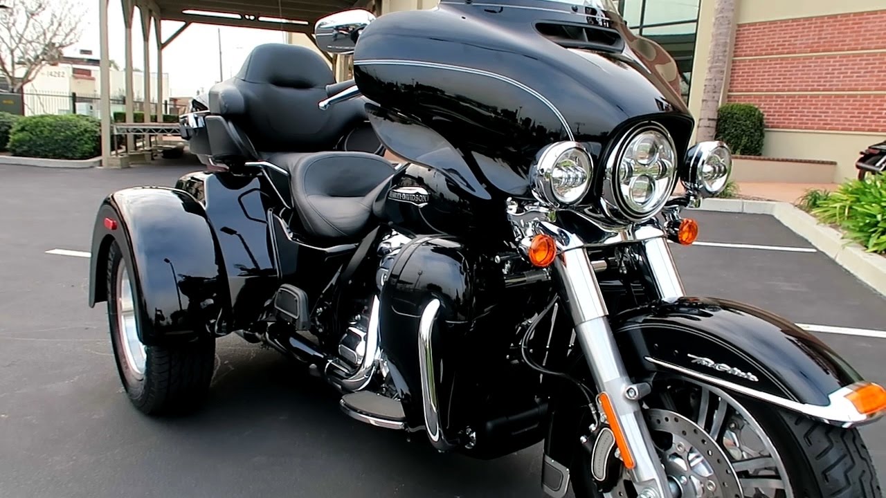2017 Harley Davidson Tri-Glide Ultra Trike (FLHTCUTG)│Review & Test Ride